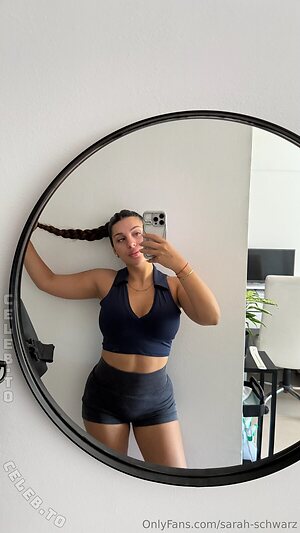 sarah-Schwarz Nude Leaked Photo #41