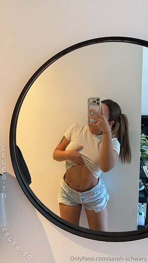 sarah-Schwarz Nude Leaked Photo #43