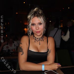 Sarahtoninx9_