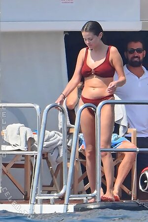 Selena Gomez photo