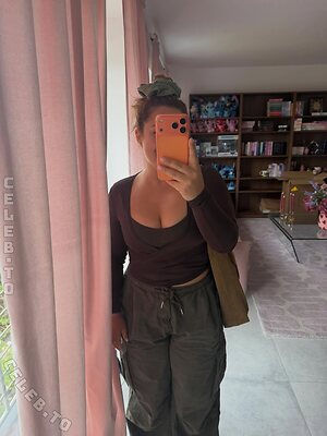 Selfiesandra Nude Leaked Photo #8