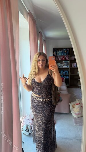 Selfiesandra Nude Leaked Photo #10