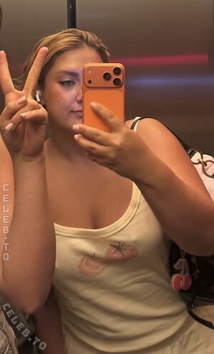Selfiesandra Nude Leaked Photo #17