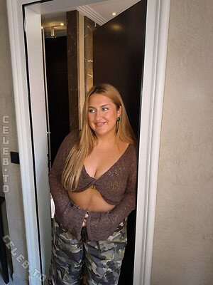 Selfiesandra Nude Leaked Photo #24