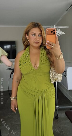Selfiesandra Nude Leaked Photo #27