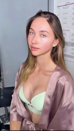 Shania Geiss Nude Leaked Photo #84