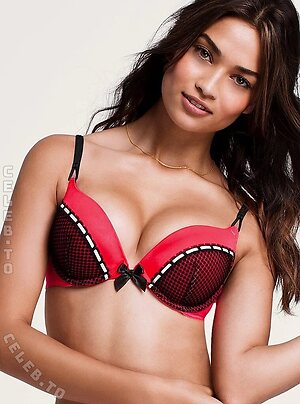 Shanina Shaik Nude Leaked Photo #20