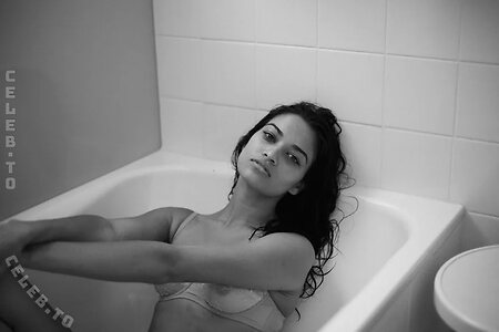 Shanina Shaik Nude Leaked Photo #25