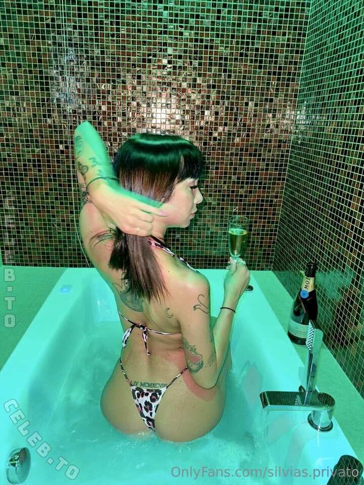 Silvia Minute Nude Leaked Photos