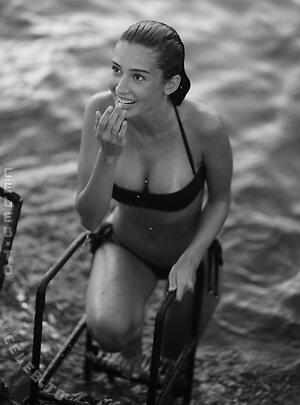 Sophia Symmons photo