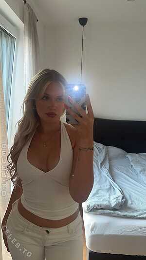 Sophiaaperlaa Nude Leaked Photo #15