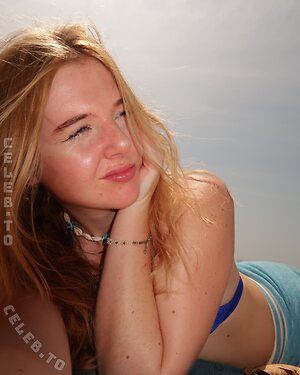 Stefi Staska Nude Photos