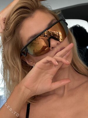 Stella Maxwell Nude Leaked Photo #23