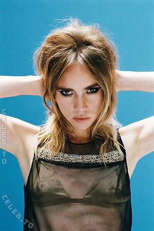Suki Waterhouse Nude Leaked Photo #37