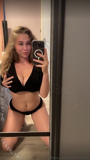 typisch.emily Nude Leaked Photo #16