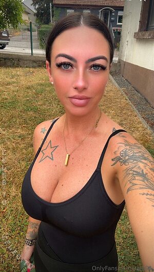 Vaja91 / vanessa_janine91 Nude Photos