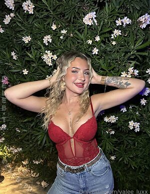 valee_secret Nude Leaked Photo #3