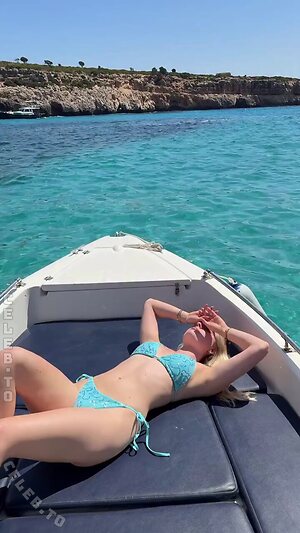 Vallixpauline Nude Leaked Photo #58