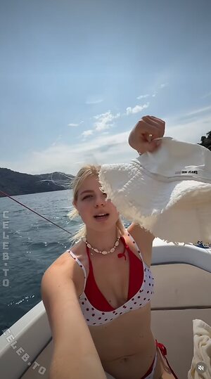 Vallixpauline Nude Leaked Photo #84