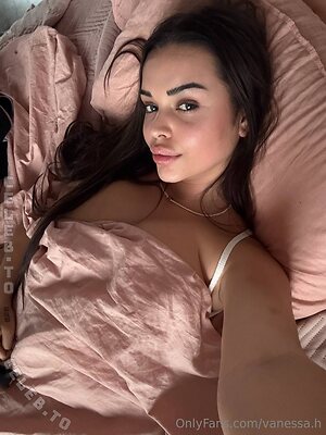 Vanessa.h Nude Leaked Photo #42