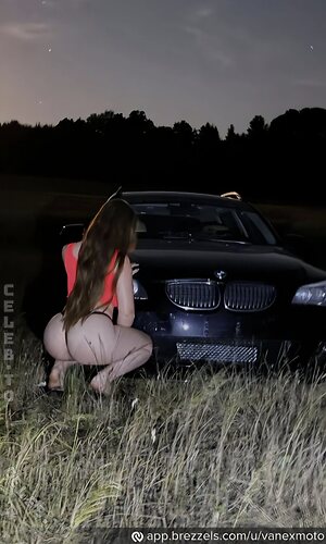 Vanexmoto Nude Leaked Photo #11
