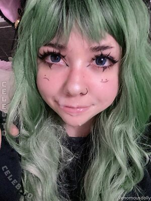 Venomous_dolly
