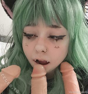 Venomous_dolly photo