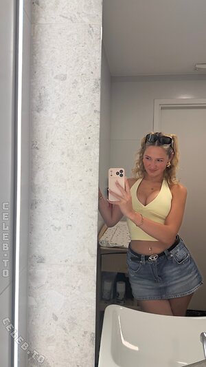 Wieke Nude Leaked Photo #23