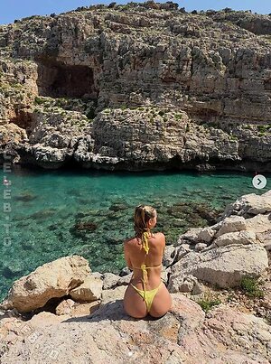 Wieke Nude Leaked Photo #34