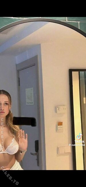 Wieke Nude Leaked Photo #105