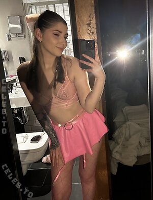 xonlylolax Nude Leaked Photo #10