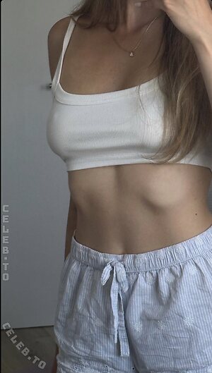 Yonca Nude Leaked Photo #28