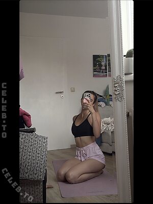 Yonca Nude Leaked Photo #30