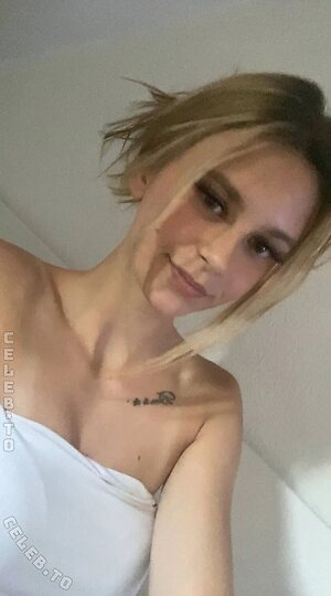 YoungGermanKiki18 Nude Leaked Photo #5