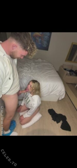 Yourelaura Nude Leaked Photo #5