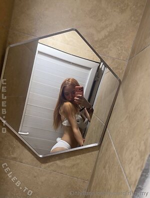 Yourgirl_Romy