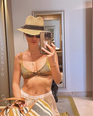 Yüsra Geyik Nude Leaked Photo #10