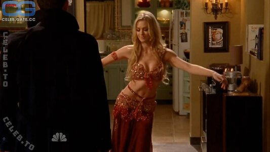 Yvonne Strahovski photo