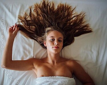 Zara Larsson Nude Leaked Photo #320