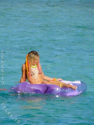 Zara Larsson Nude Leaked Photo #326
