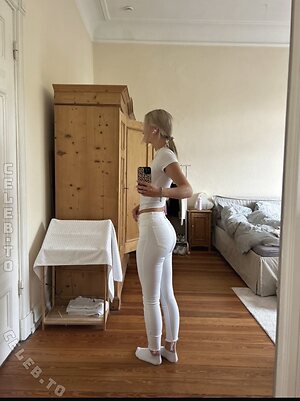 Zarah Ellen Nude Leaked Photo #17