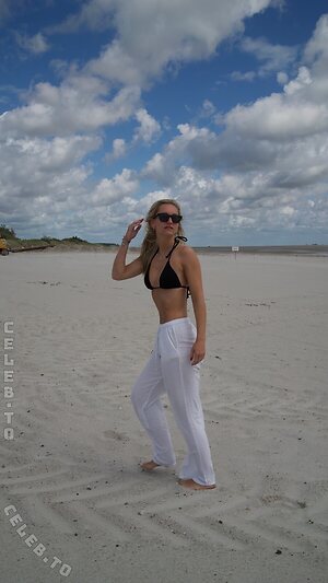 Zarah Ellen Nude Leaked Photo #21