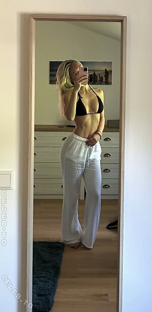 Zarah Ellen Nude Leaked Photo #22