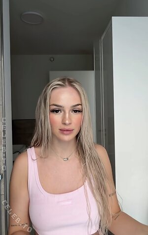 Zclina Nude Leaked Photo #24