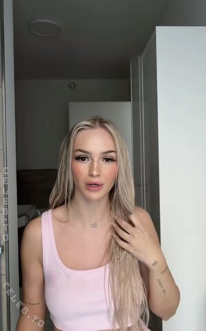 Zclina Nude Leaked Photo #25