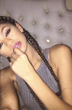 Zendaya Nude Leaked Photo #32