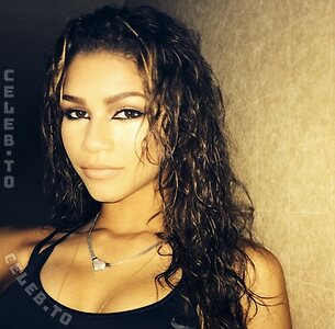 Zendaya Nude Leaked Photo #34