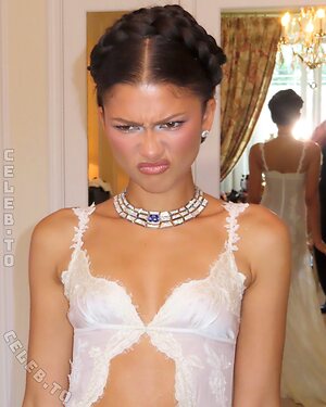 Zendaya Nude Leaked Photo #164