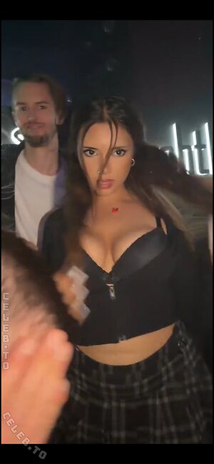 Zilan Pakize Nude Leaked Photo #25