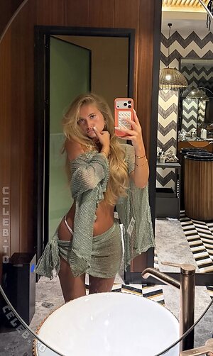 Zoe Kaeppele Nude Leaked Photo #94